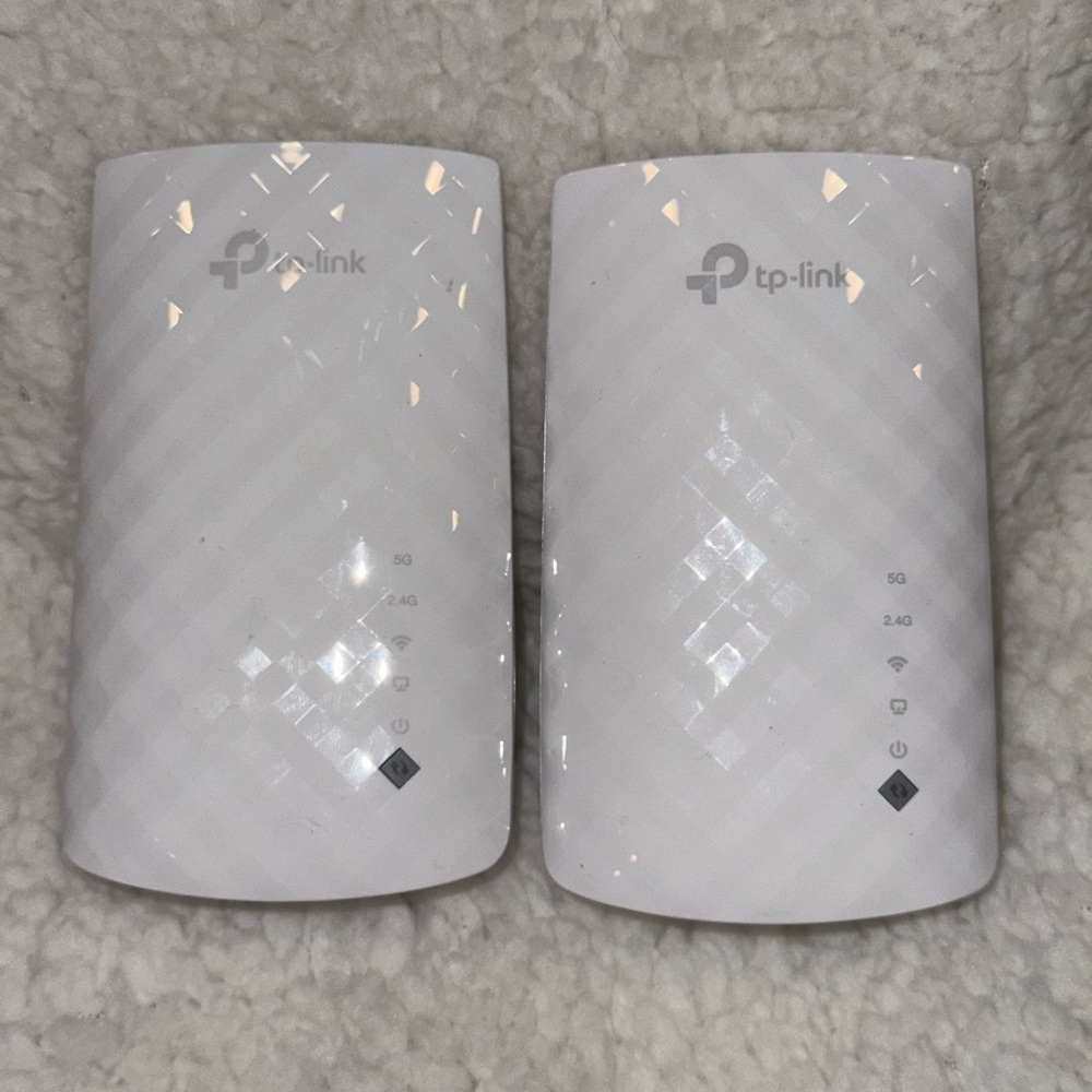 TP-Link Bundle Two AC750 WiFi Range Extender RE220/WiFI up to 750 Mbp 2000 Sq Ft